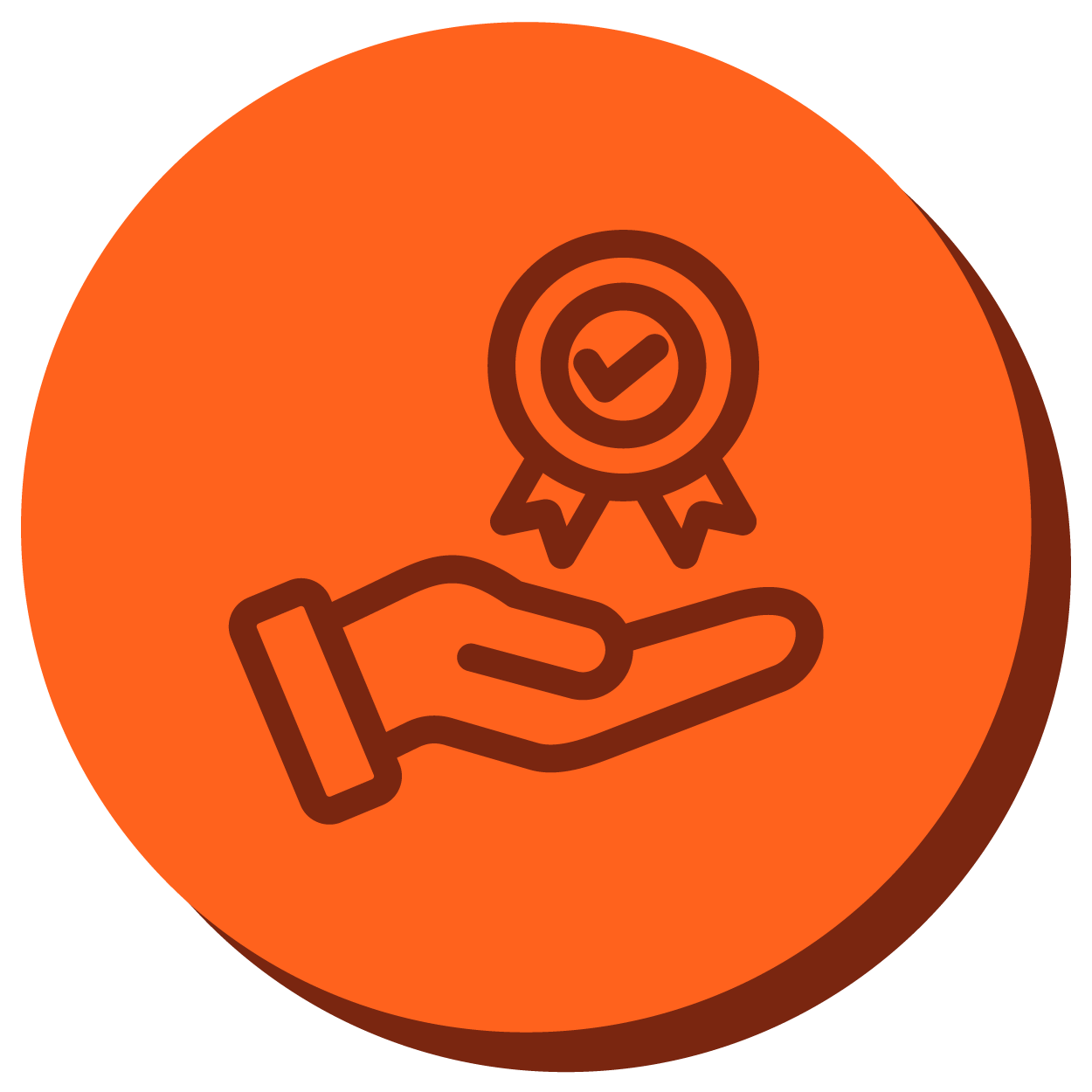 Ícone de certificado na mão, posicionado sobre um círculo laranja vibrante representando os projetos com Leis de Incentivo do Crescer.